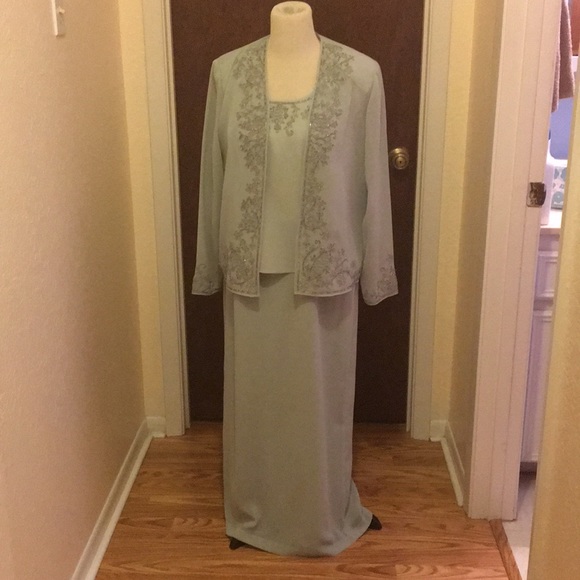 R & M Richards Dresses & Skirts - Formal Dress size 14